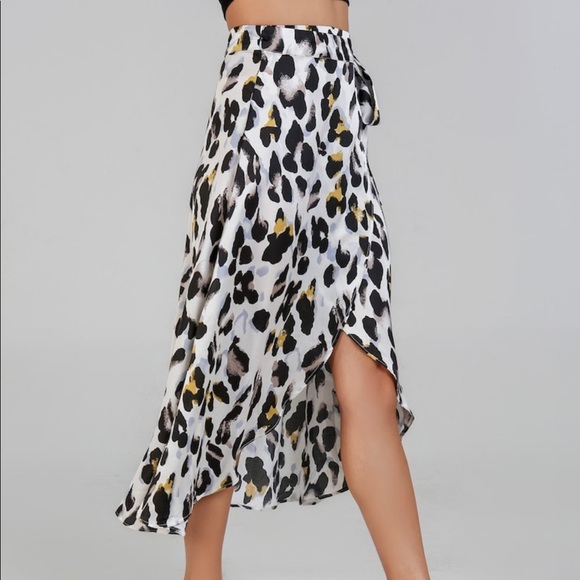 Medium Waist wrap leopard print skirt - Picture 1 of 5